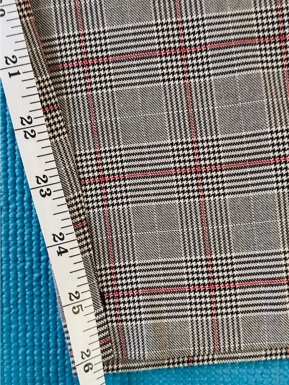 Pre Owned Old Navy Cropped Plaid Ankle Pants with Gray with Red Accent - Picture 11 of 12